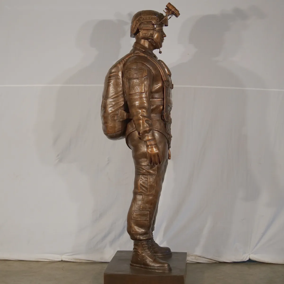 Freefall Jumper Soldier Statue