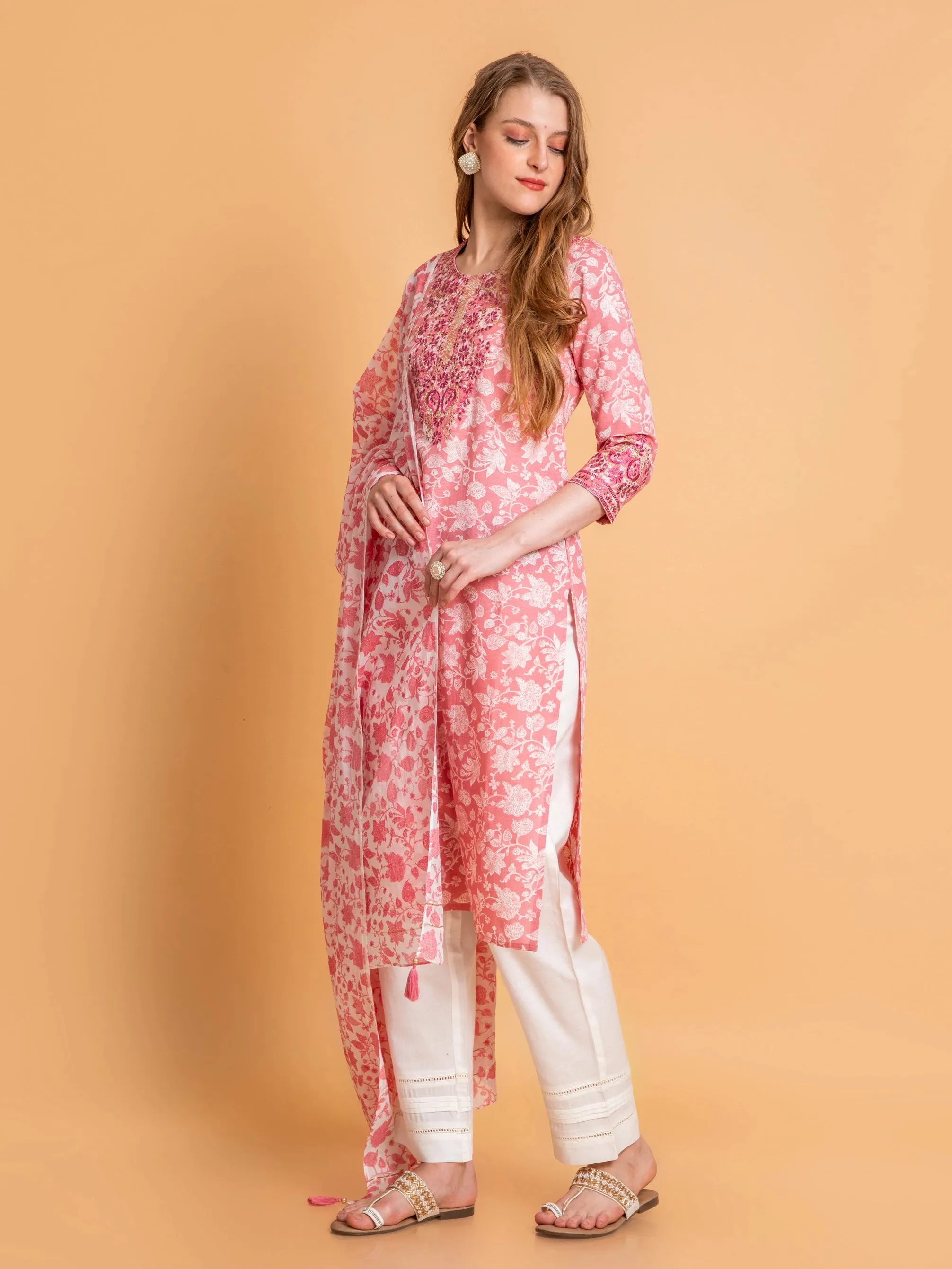 SUTI WOMEN LINEN BLEND 3PC PRINTED KURTA PANT SET EMBELLISHED WITH GOTA & LACE DETAILS